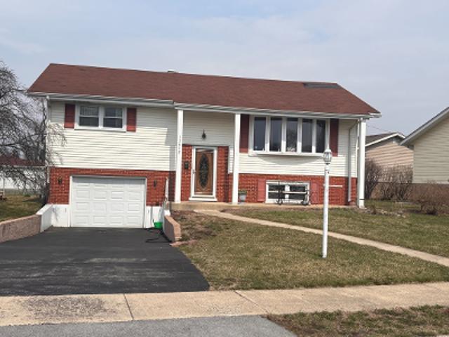 House for sale in Crestwood, Illinois