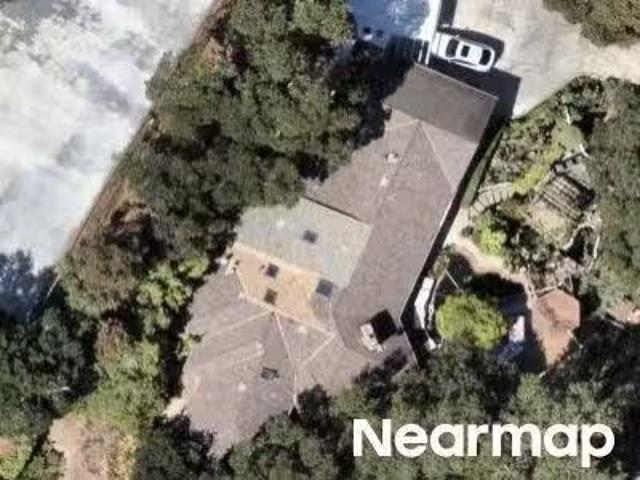 House for sale in Oakland