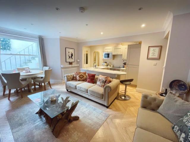 Apartment for rent in West Kensington, Greater London
