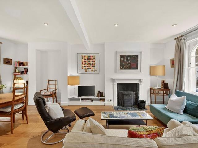 House for rent in Angel, Greater London