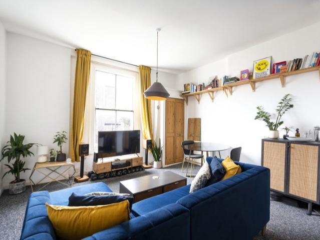 Apartment for rent in Shacklewell, Greater London