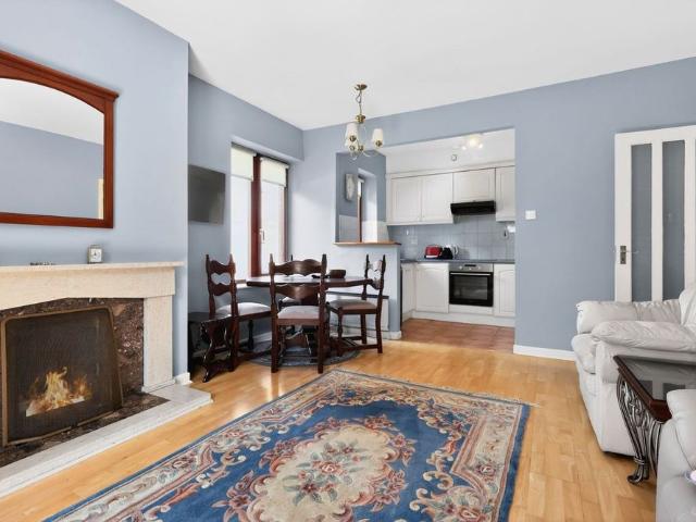 Apartment to rent in Monkstown Valley, Blackrock