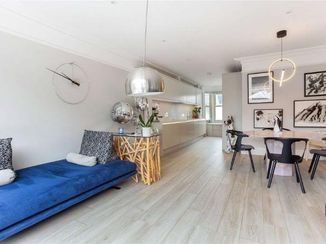 Townhouse for rent in Henley-on-Thames, Berrick Salome