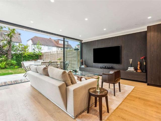 House for rent in Mortlake, Greater London