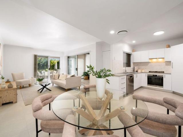 Townhouse for rent in Indooroopilly, Greater Brisbane