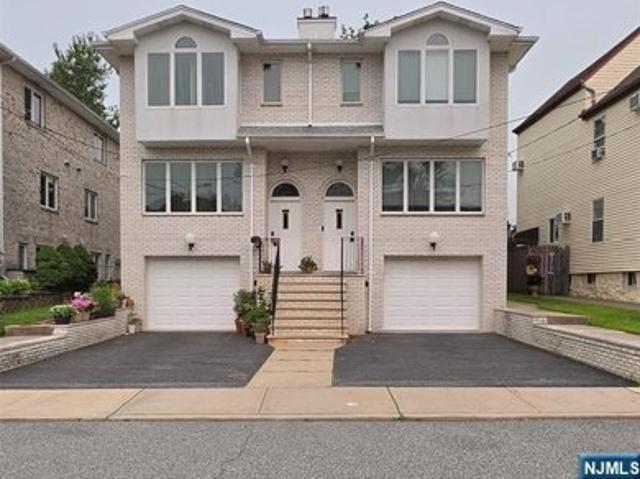 House for sale in Fort Lee, New Jersey
