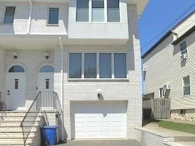 Condo for sale in Fort Lee, New Jersey