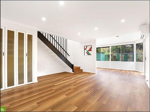Townhouse for rent in Wollongong West, New South Wales