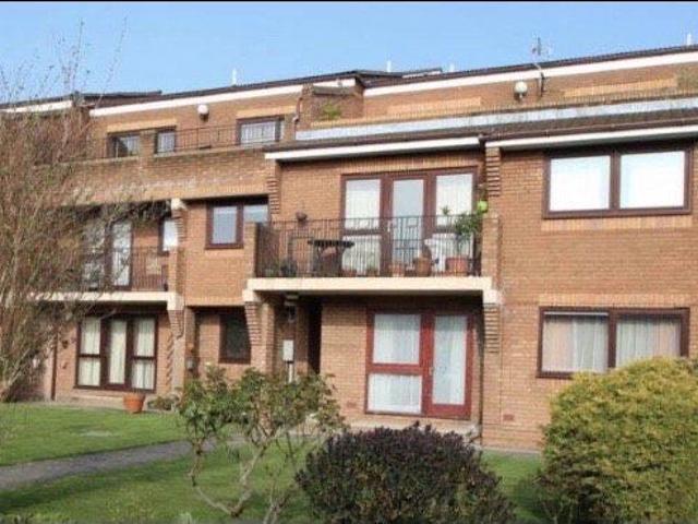 Apartment for rent in London Borough of Merton, Raynes Park