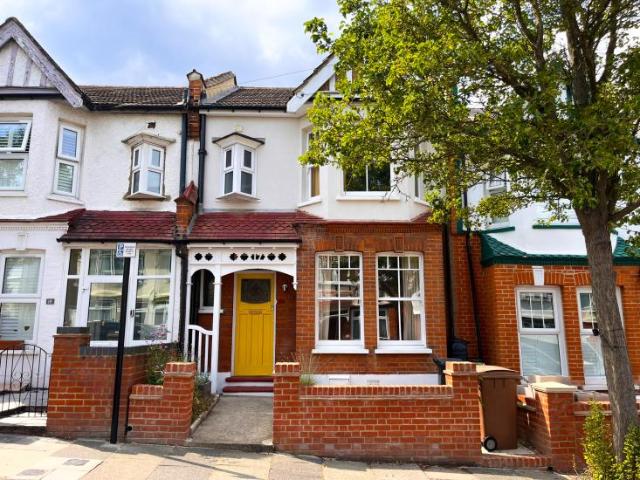 Room for rent in Highams Park, Greater London