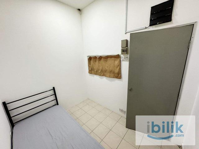 Room for rent in Petaling, Alam Impian