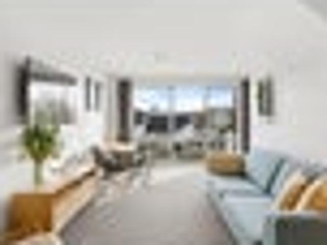 Townhouse for sale in Merivale, Canterbury