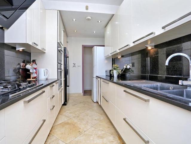 Apartment for rent in Kingsbury, Greater London