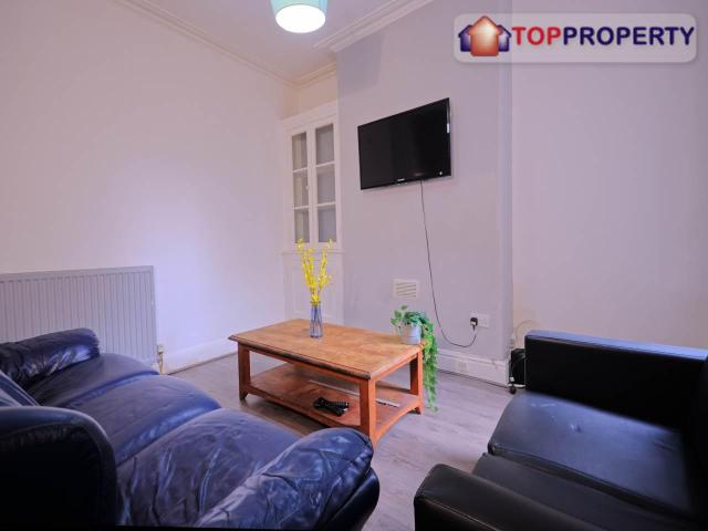 Room for rent in Kensington, Calderstones