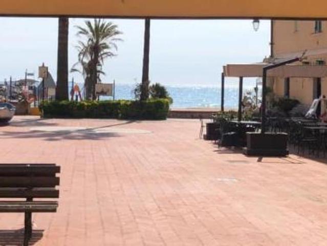 Locale Commerciale in vendita a Laigueglia, Liguria