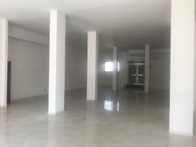 Locale Commerciale in affitto a Puglia, Bari