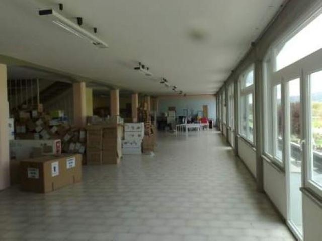 Locale Commerciale in affitto a Valdimonte, San Giustino