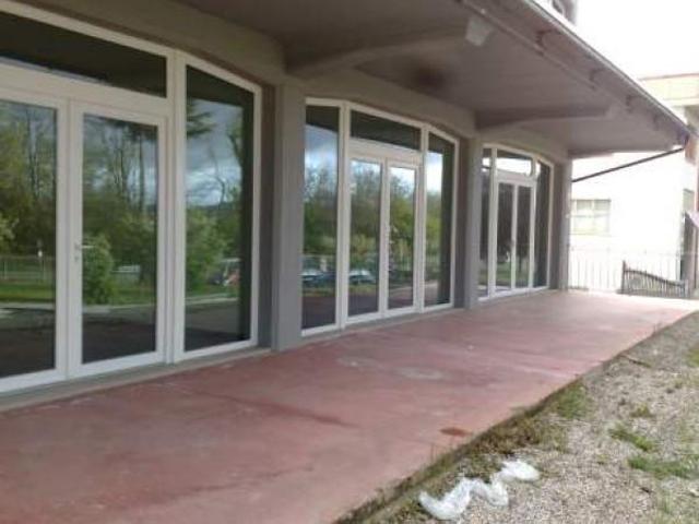 Locale Commerciale in affitto a San Giustino, Umbria