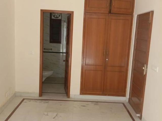 Flat for rent in Deri