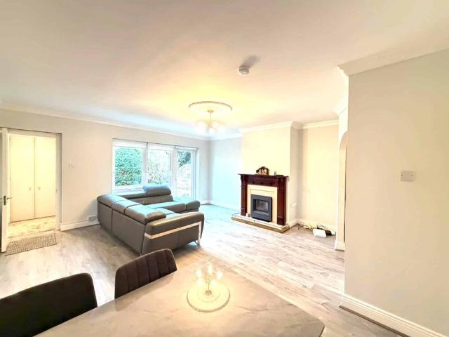 Apartment to rent in Bluebell, North Tipperary