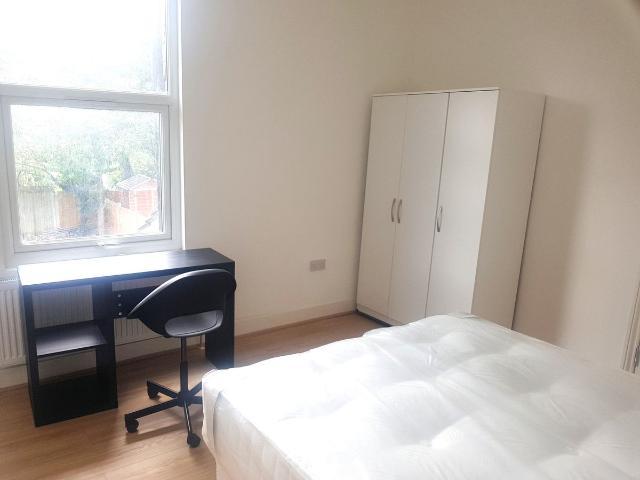 House for rent in New Southgate, Greater London
