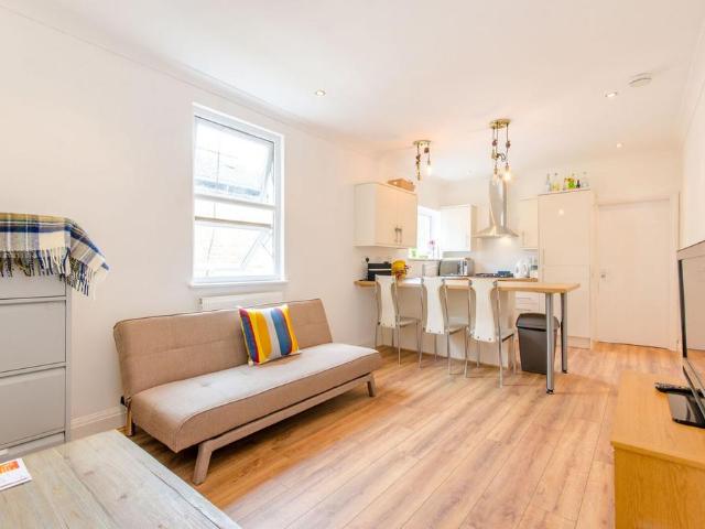Apartment for rent in Plashet, Greater London
