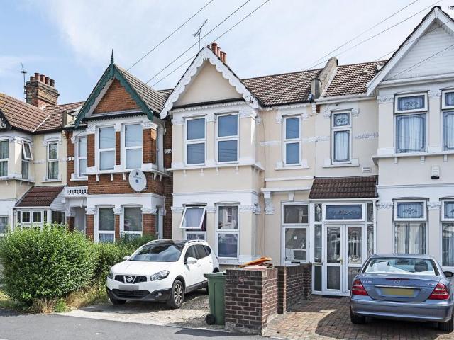 Apartment for rent in Plashet, Greater London