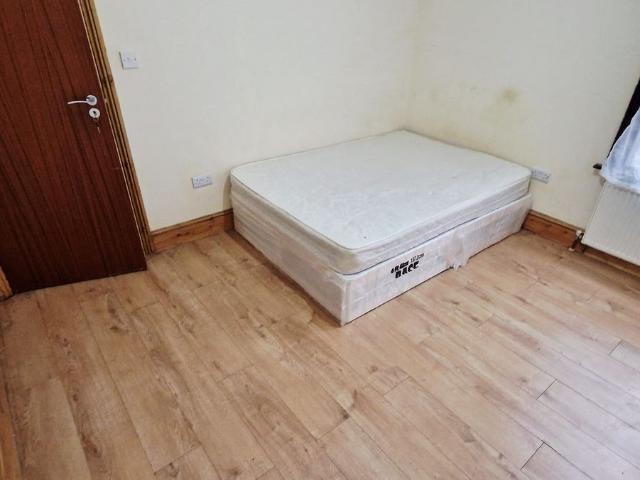 Room for rent in Plashet, Greater London