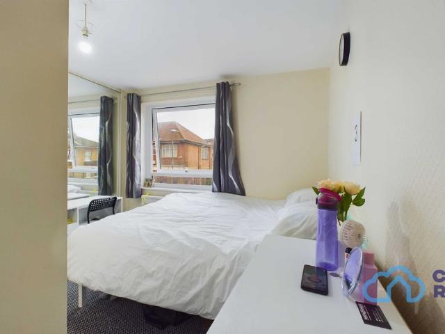 Room for rent in London Borough of Merton, Mitcham