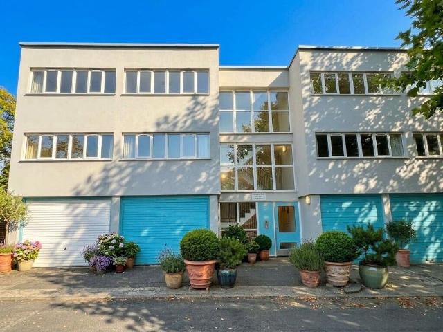 Apartment for rent in London Borough of Merton, Greater London
