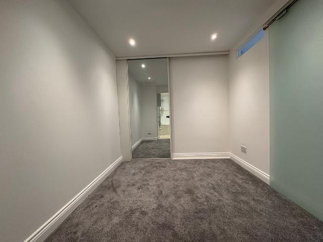 Apartment for rent in Oakleigh Park, Greater London