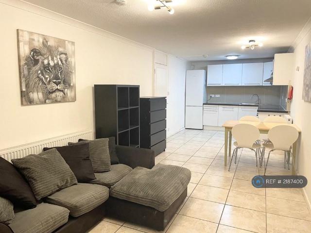 Apartment for rent in West Kensington, Greater London