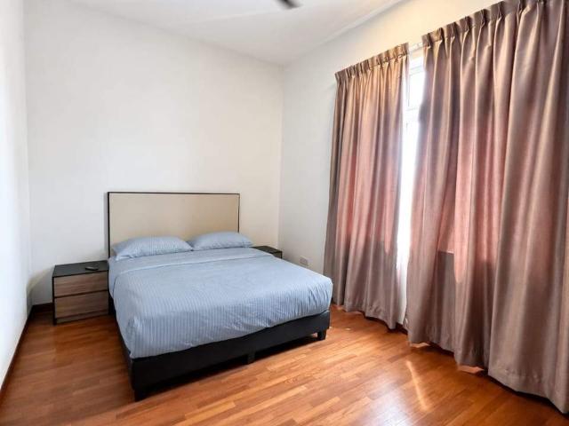 Room for rent in Kampung Bakar Batu, Johor Bahru