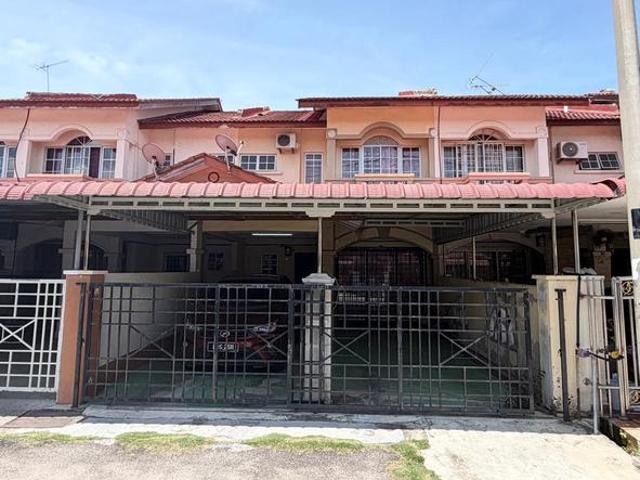 Terraced House for sale in Malaka