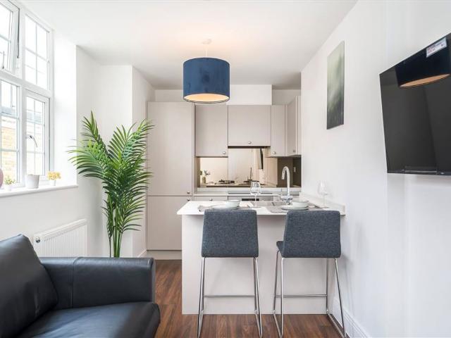 Apartment for rent in Longlands, Greater London