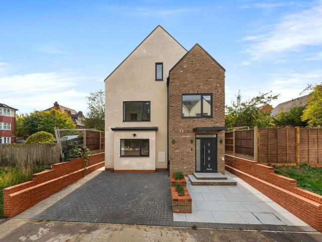 House for rent in Longlands, Greater London