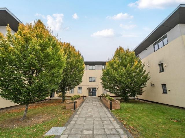 Apartment for rent in Coldharbour, Greater London