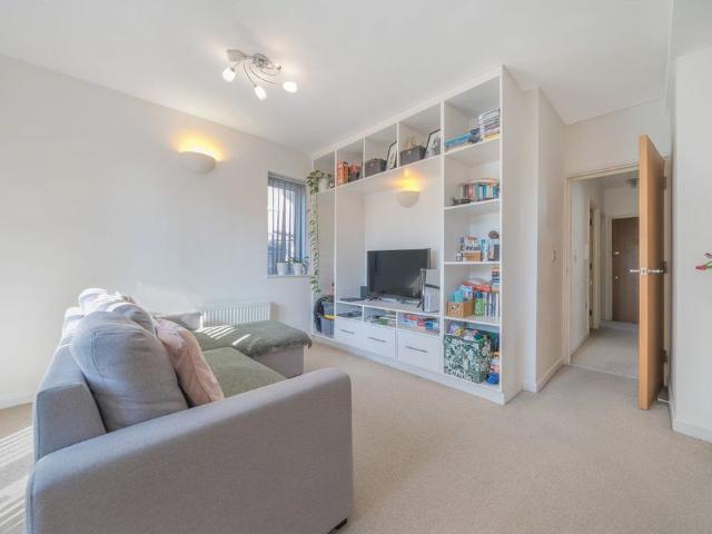 Apartment for rent in Middle Park, Cat Hill