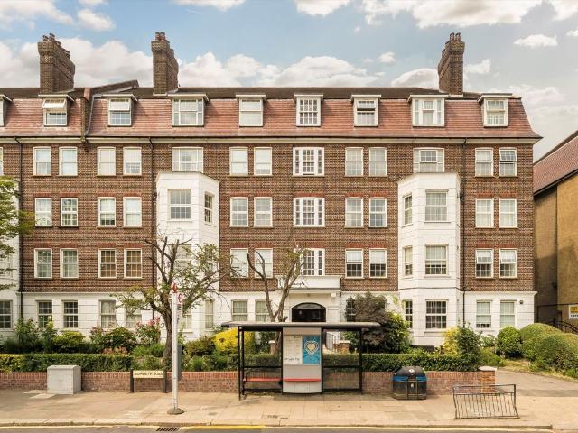 Apartment for rent in Brondesbury, Greater London