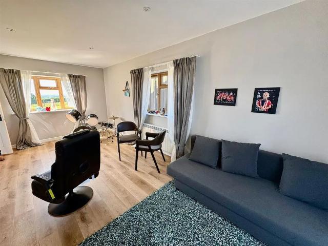 House for rent in Clyst St. George, Budlake