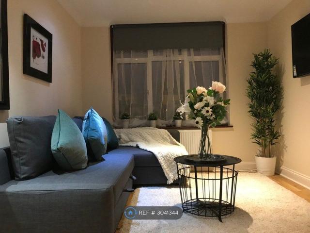 Apartment for rent in Brondesbury, Greater London