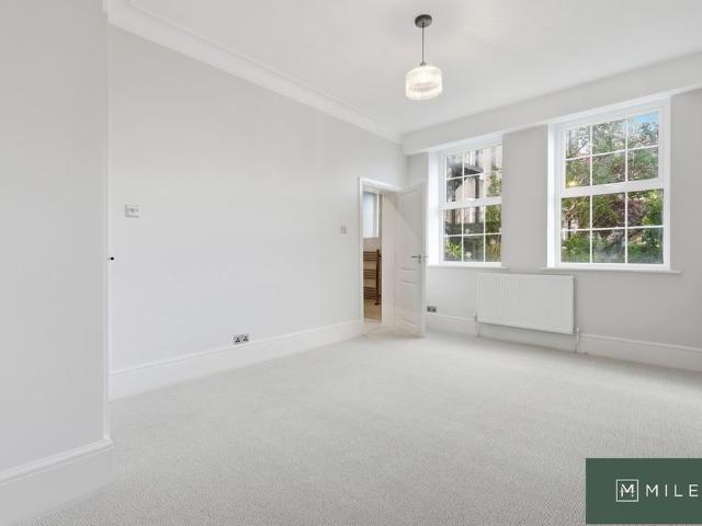 Apartment for rent in Brondesbury, Greater London