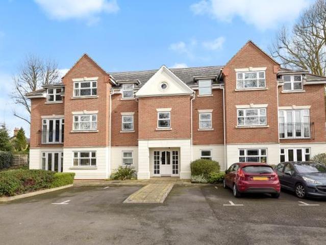 Apartment for rent in Blackhills, Surrey