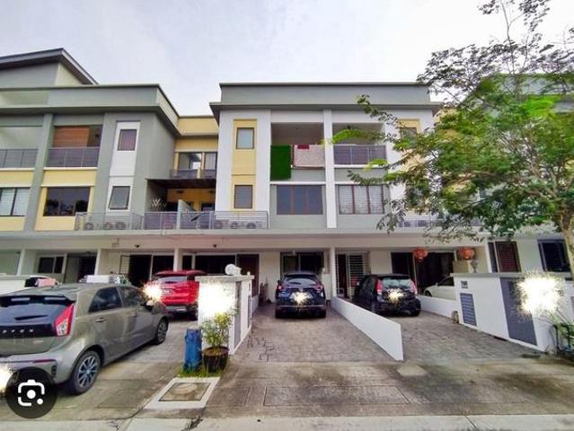 Townhouse for rent in Seri Kembangan, Majlis Bandaraya Subang Jaya