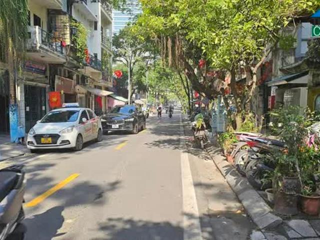 Nhà mặt phố bán tại Hoàn Kiếm, Hà Nội