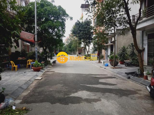 Nhà mặt phố bán