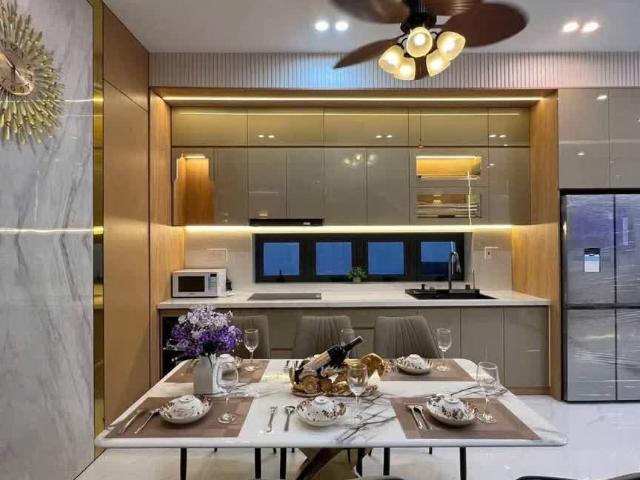 Nhà mặt phố bán