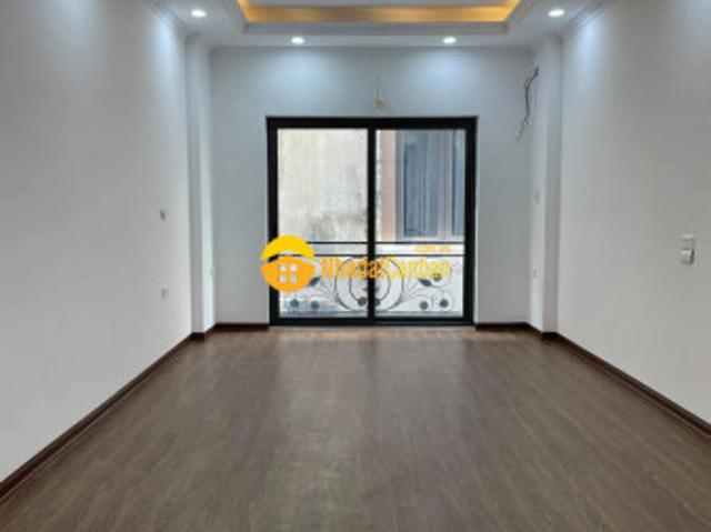 Nhà mặt phố bán