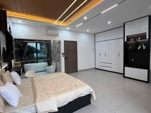 Nhà mặt phố bán