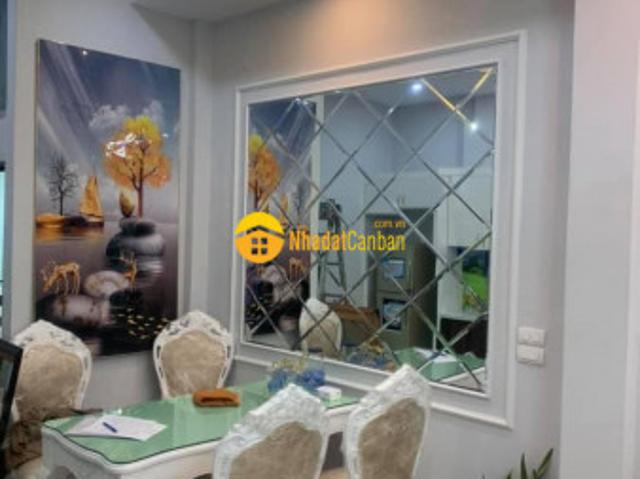 Nhà mặt phố bán